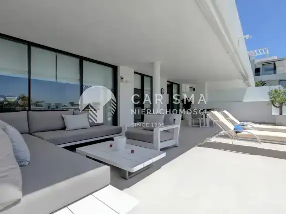 (50) Luksusowy, dwupoziomowy apartament w Atalaya, Costa del Sol.