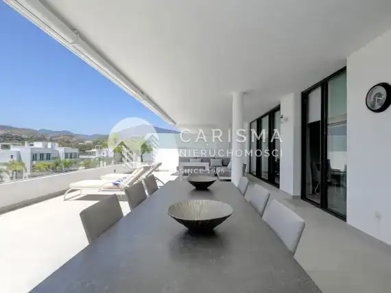 (55) Luksusowy, dwupoziomowy apartament w Atalaya, Costa del Sol.