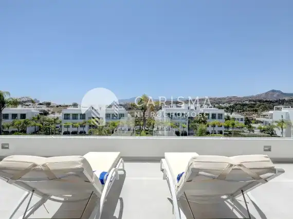 (56) Luksusowy, dwupoziomowy apartament w Atalaya, Costa del Sol.