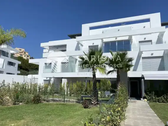 (3) Luksusowy apartament przy polach golfowych w Atalaya, Costa del Sol
