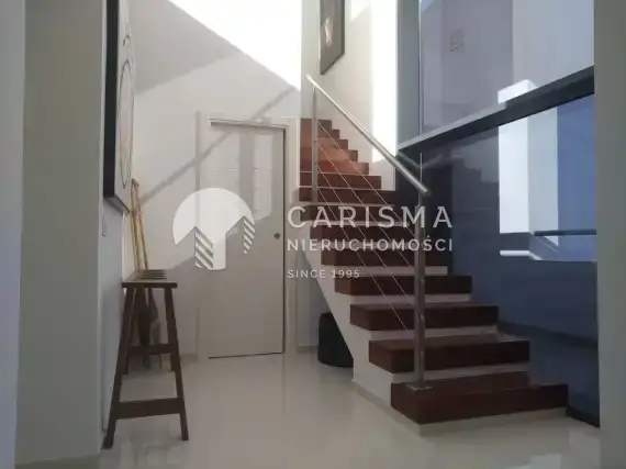 (20) Luksusowy penthouse przy polach golfowych, w Atalaya, Costa del Sol.