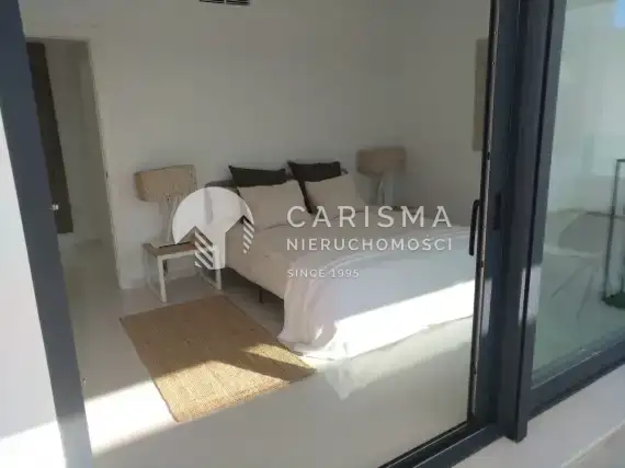 (25) Luksusowy penthouse przy polach golfowych, w Atalaya, Costa del Sol.