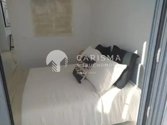 (28) Luksusowy penthouse przy polach golfowych, w Atalaya, Costa del Sol.