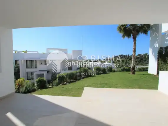 Parterowy, luksusowy apartament gotowy do zamieszkania w Atalaya, Costa del Sol. 1