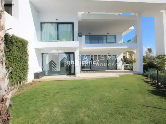 (3) Parterowy, luksusowy apartament gotowy do zamieszkania w Atalaya, Costa del Sol.