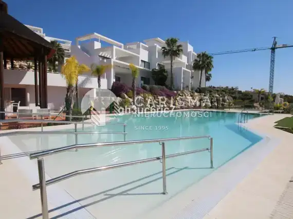 (5) Parterowy, luksusowy apartament gotowy do zamieszkania w Atalaya, Costa del Sol.