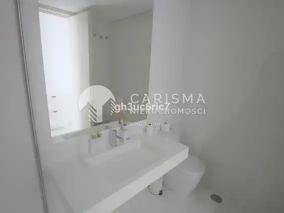 (22) Parterowy, luksusowy apartament gotowy do zamieszkania w Atalaya, Costa del Sol.