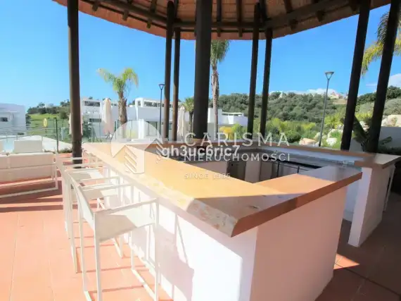 (32) Parterowy, luksusowy apartament gotowy do zamieszkania w Atalaya, Costa del Sol.