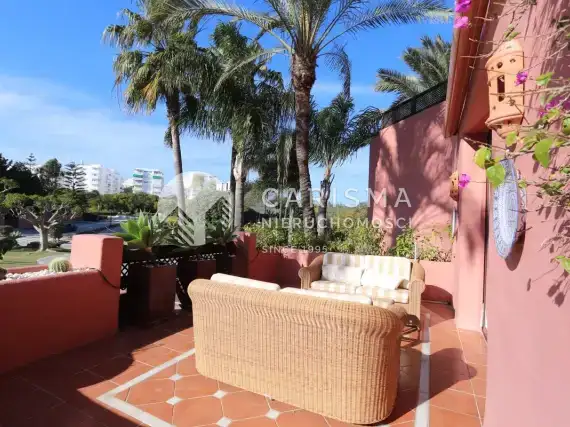 (38) Luksusowy penthouse w pierwszej linii brzegowej w Esteponie, Costa del Sol.
