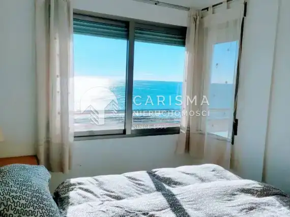 (9) Apartament przy plaży z pięknym widokiem na Morze Śródziemne.