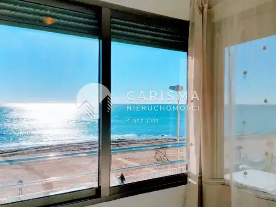 (14) Apartament przy plaży z pięknym widokiem na Morze Śródziemne.