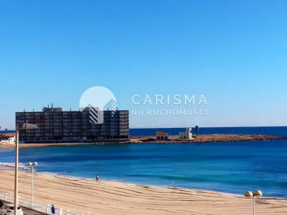 (24) Apartament przy plaży z pięknym widokiem na Morze Śródziemne.
