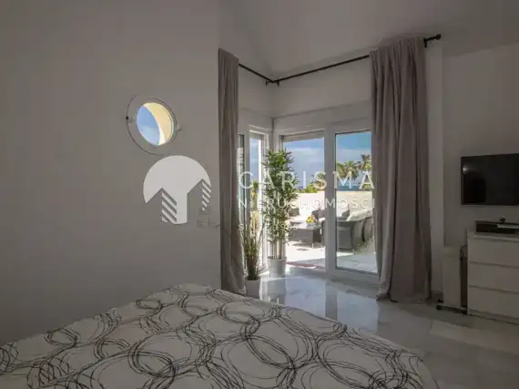 (24) Apartament w pierwszej linii brzegowej Elviria, Marbella