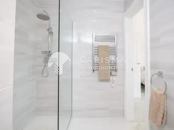 (27) Apartament w pierwszej linii brzegowej Elviria, Marbella