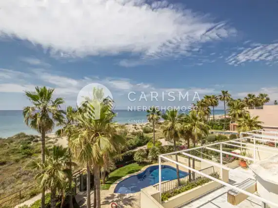 (33) Apartament w pierwszej linii brzegowej Elviria, Marbella