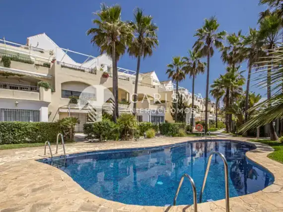 (35) Apartament w pierwszej linii brzegowej Elviria, Marbella