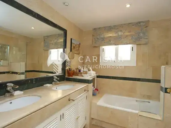(11) Apartament z widokiem na morze w Elviria, Marbella