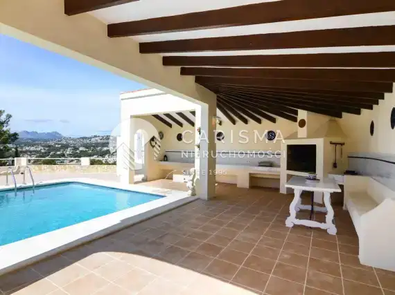(4) Wyjątkowa willa z panoramicznymi widokami i potrójnym garażem w El Portet, Moraira