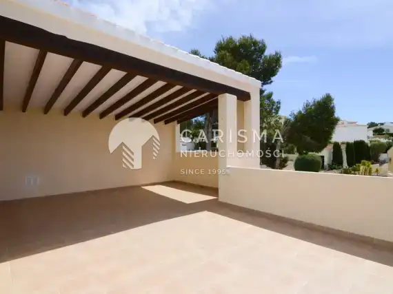 (27) Wyjątkowa willa z panoramicznymi widokami i potrójnym garażem w El Portet, Moraira