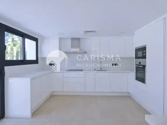 (8) Luksusowa, nowoczesna willa tuż obok centrum San Pedro, Costa del Sol