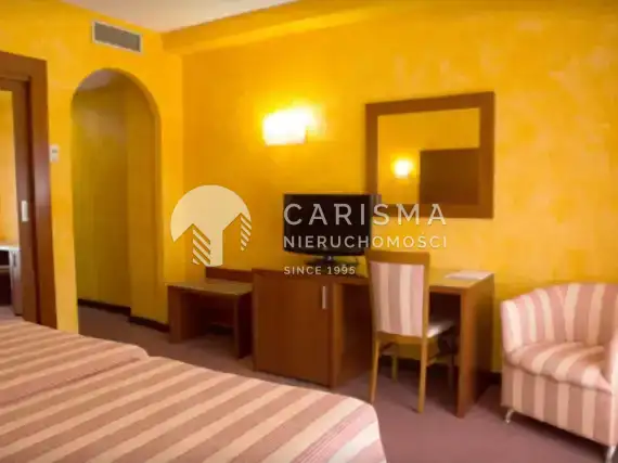 (23) Czterogwiazdkowy hotel w Torremolinos
