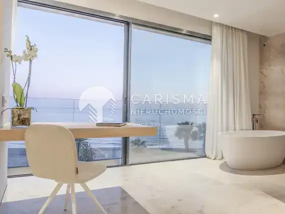 (22) Luksusowy i nowy apartament w pierwszej linii brzegowej, Estepona, Costa del Sol
