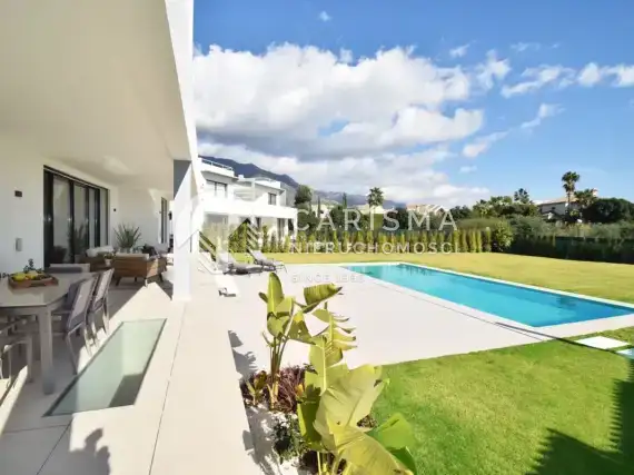 (44) Luksusowa willa w New Golden Mile Marbella