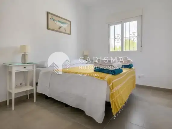 (9) Odremontowany dom szeregowy blisko plaży El Portet w Moraira