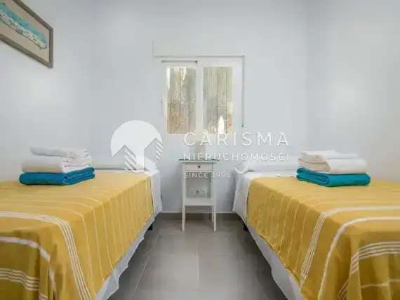 (13) Odremontowany dom szeregowy blisko plaży El Portet w Moraira