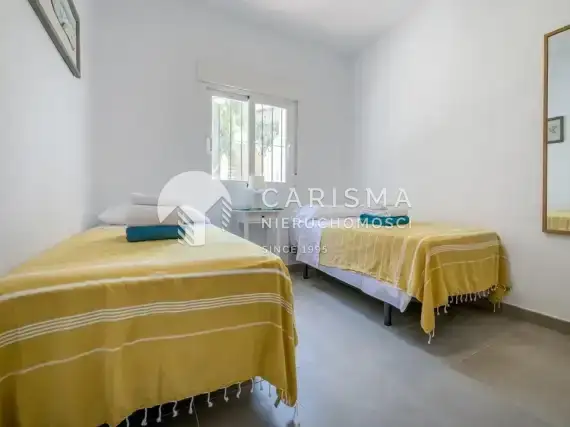 (14) Odremontowany dom szeregowy blisko plaży El Portet w Moraira