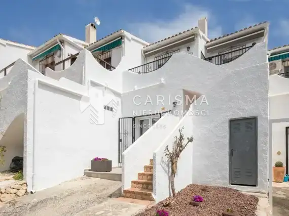 (24) Odremontowany dom szeregowy blisko plaży El Portet w Moraira