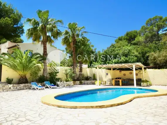 (3) Parterowa willa z prywatnym basenem blisko dogodności w Moraira