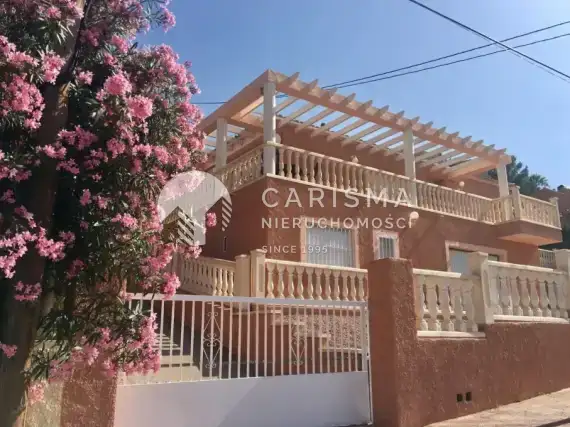 (3) Willa z osobnym apartamentem dla gości i widokiem na morze w El Campello