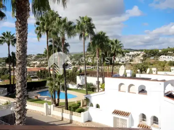 (37) Dom w zabudowie bliźniaczej z basenem wspólnym w Moraira