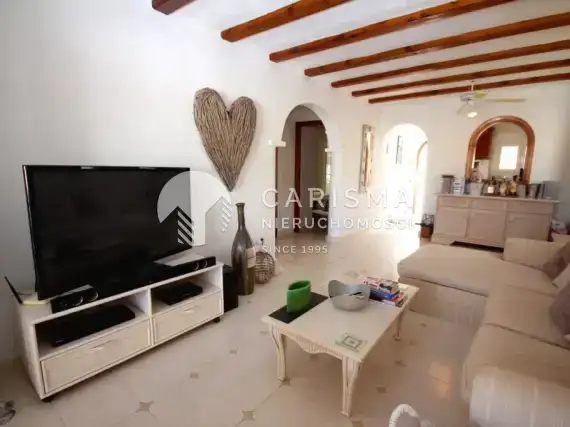 (4) Dom w zabudowie bliźniaczej z basenem wspólnym w Moraira