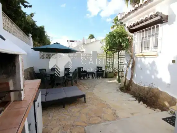 (23) Dom w zabudowie bliźniaczej z basenem wspólnym w Moraira