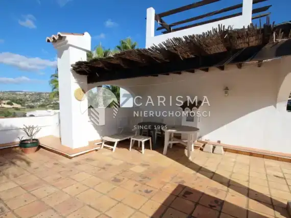 (20) Dom w zabudowie bliźniaczej z basenem wspólnym w Moraira