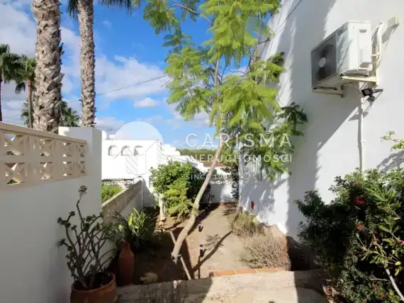 (26) Dom w zabudowie bliźniaczej z basenem wspólnym w Moraira