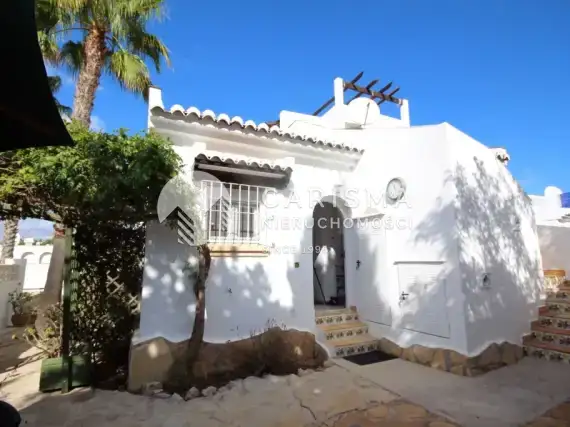 (33) Dom w zabudowie bliźniaczej z basenem wspólnym w Moraira