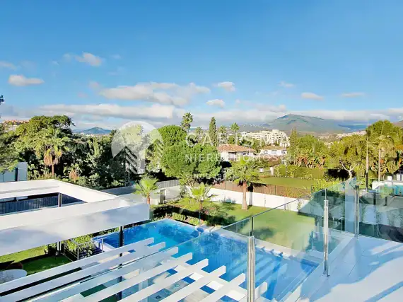 (12) Luksusowa willa gotowa do zamieszkania, Nueva Andalucia, Costa del Sol