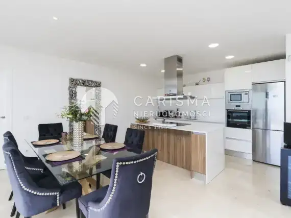 (27) Willa na sprzedaż, 4 sypialnie, Estepona