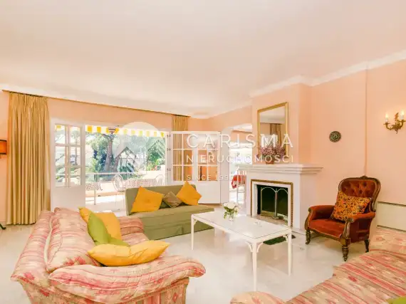 (10) Obszerny apartament, w dobrej lokalizacji, Estepona, Costa del Sol