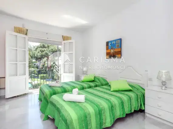 (17) Obszerny apartament, w dobrej lokalizacji, Estepona, Costa del Sol