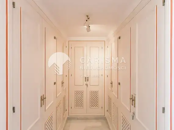 (21) Obszerny apartament, w dobrej lokalizacji, Estepona, Costa del Sol
