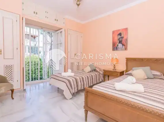 (24) Obszerny apartament, w dobrej lokalizacji, Estepona, Costa del Sol