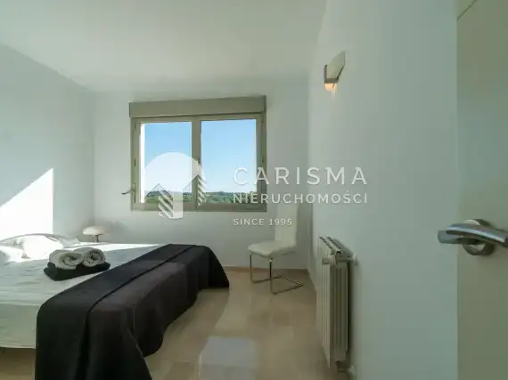 (19) Dom z 4 sypialniami na terenie Las Colinas Golf &amp; Country Club