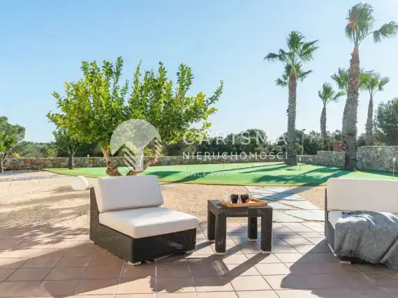 (22) Dom z 4 sypialniami na terenie Las Colinas Golf &amp; Country Club