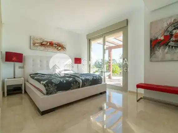 (40) Dom z 4 sypialniami na terenie Las Colinas Golf &amp; Country Club
