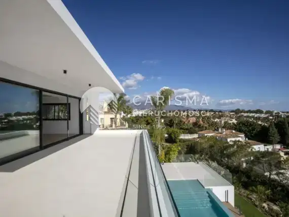 (39) Nowa, luksusowa i gotowa willa, El Paraiso, Costa del Sol