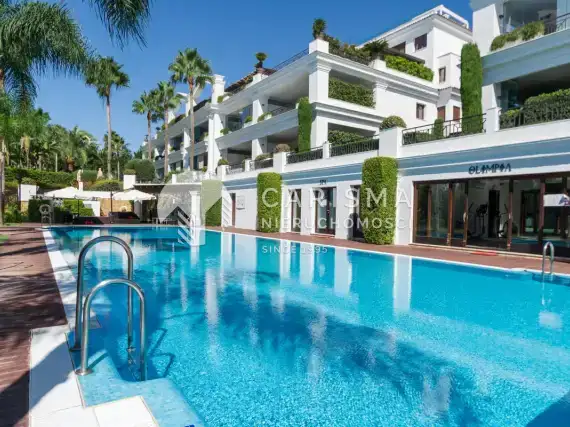 (3) Luksusowy penthouse z widokiem na morze, w pierwszej linii brzegowej, Estepona, Costa del Sol